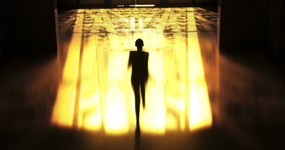 懸空一刻的無限思念！王家衛鏡頭下的Saint Laurent電影情感！