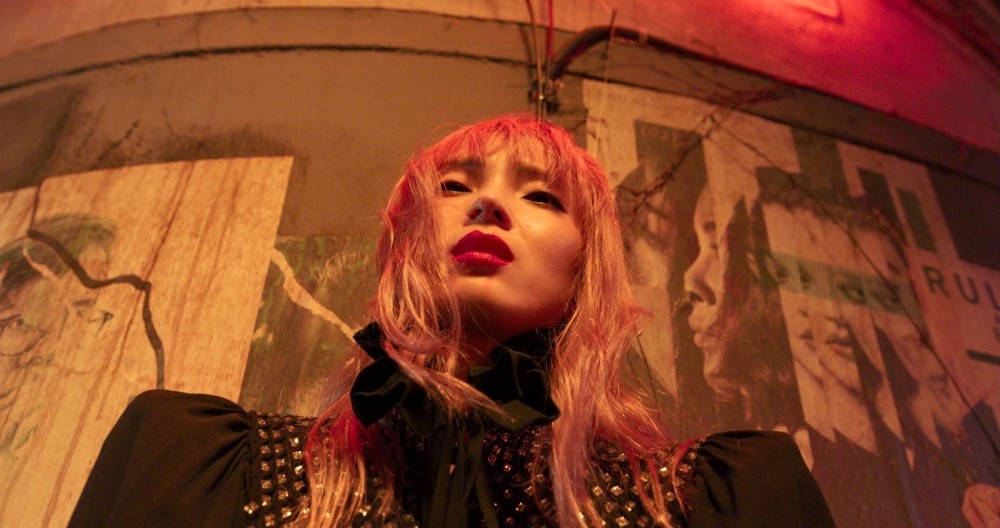 懸空一刻的無限思念！王家衛鏡頭下的Saint Laurent電影情感！