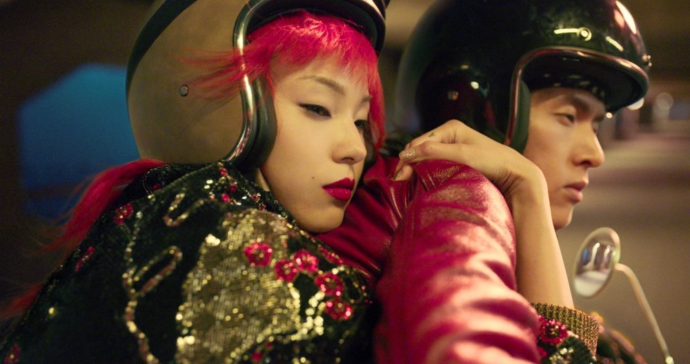 懸空一刻的無限思念！王家衛鏡頭下的Saint Laurent電影情感！