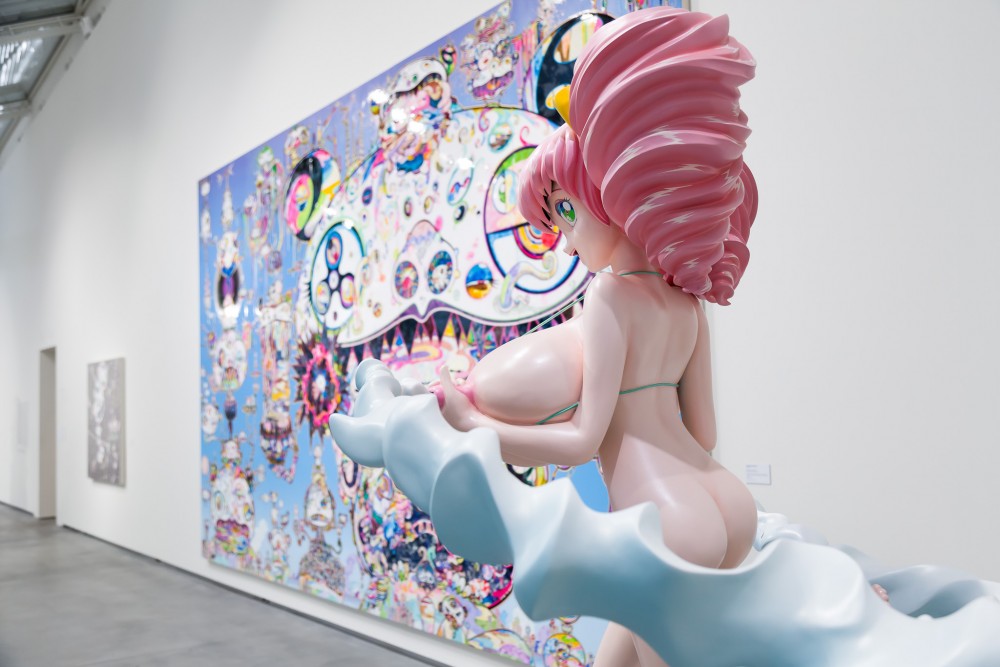 村上隆再度回歸東京舉辦個人作品展覽！赤裸的靜香將會隱藏於繽紛的太陽花？