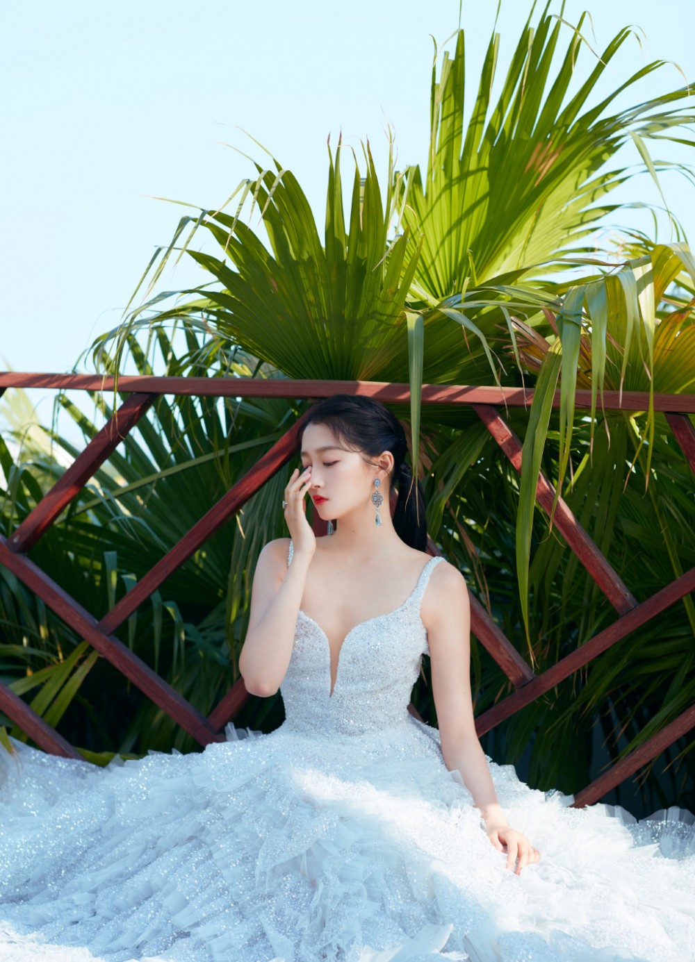 爭妍鬥麗的紅地毯戰場！哪位女明星能夠艷壓整個中國電影金雞獎？