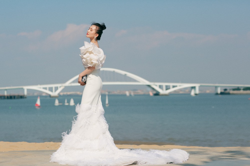 爭妍鬥麗的紅地毯戰場！哪位女明星能夠艷壓整個中國電影金雞獎？