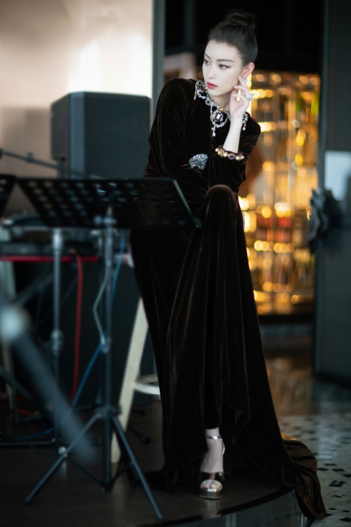 爭妍鬥麗的紅地毯戰場！哪位女明星能夠艷壓整個中國電影金雞獎？