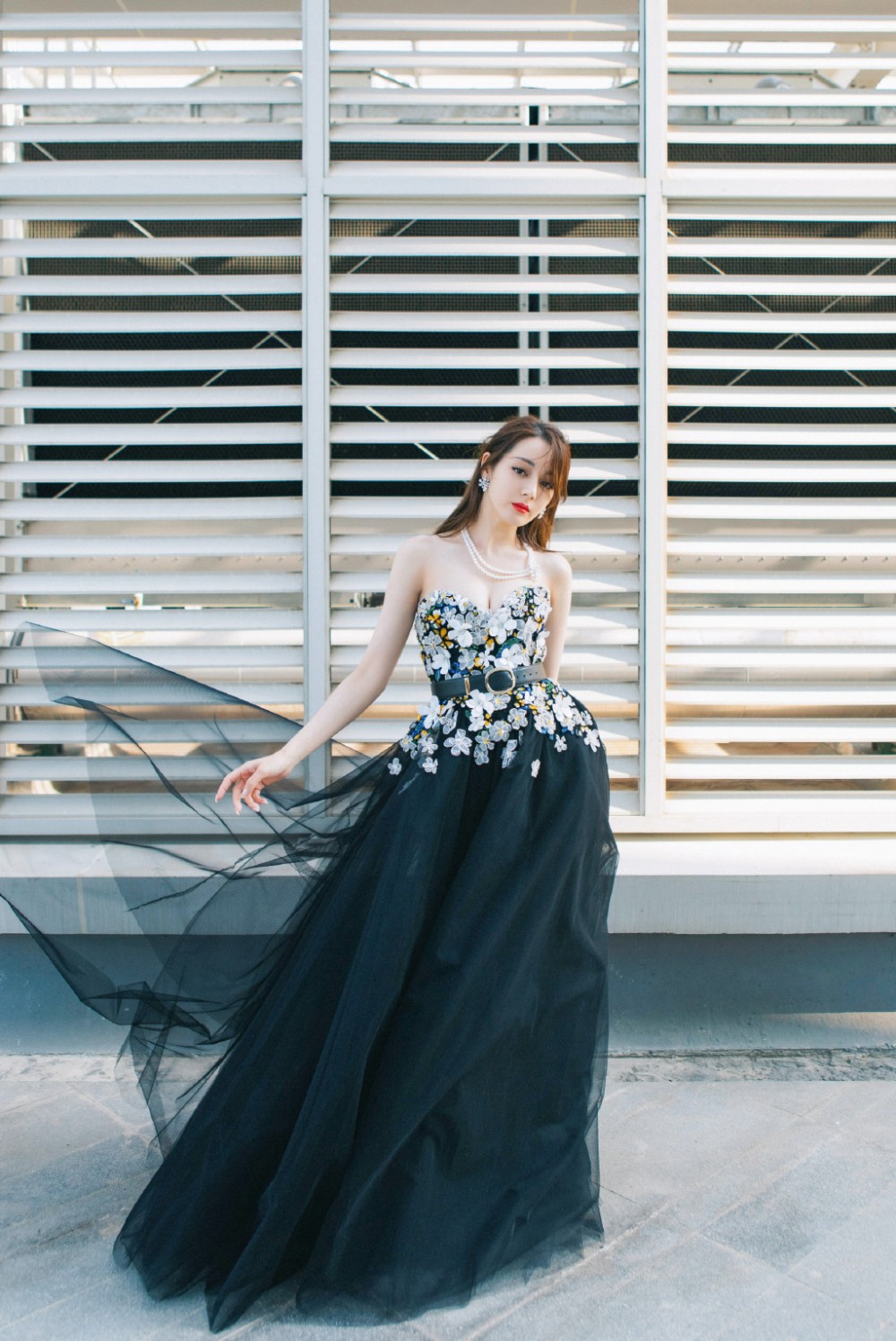 爭妍鬥麗的紅地毯戰場！哪位女明星能夠艷壓整個中國電影金雞獎？