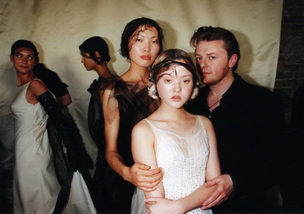 Balenciaga前創意總監驟然離世！為何如此落寂沒有引起大眾的關注？