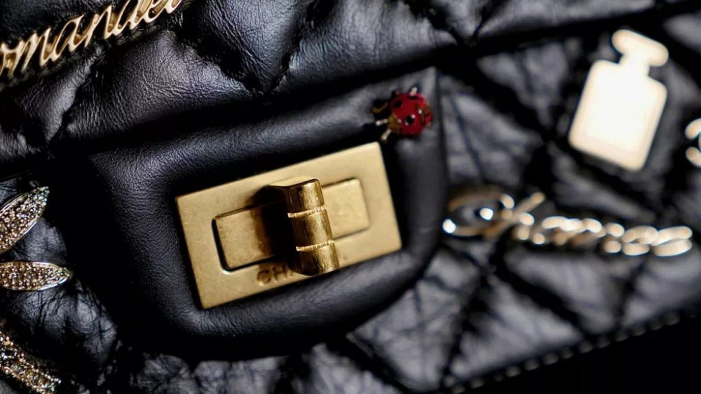 CHANEL經典的手袋故事！2.55系列的如何奠定品牌的歷史和傳奇？