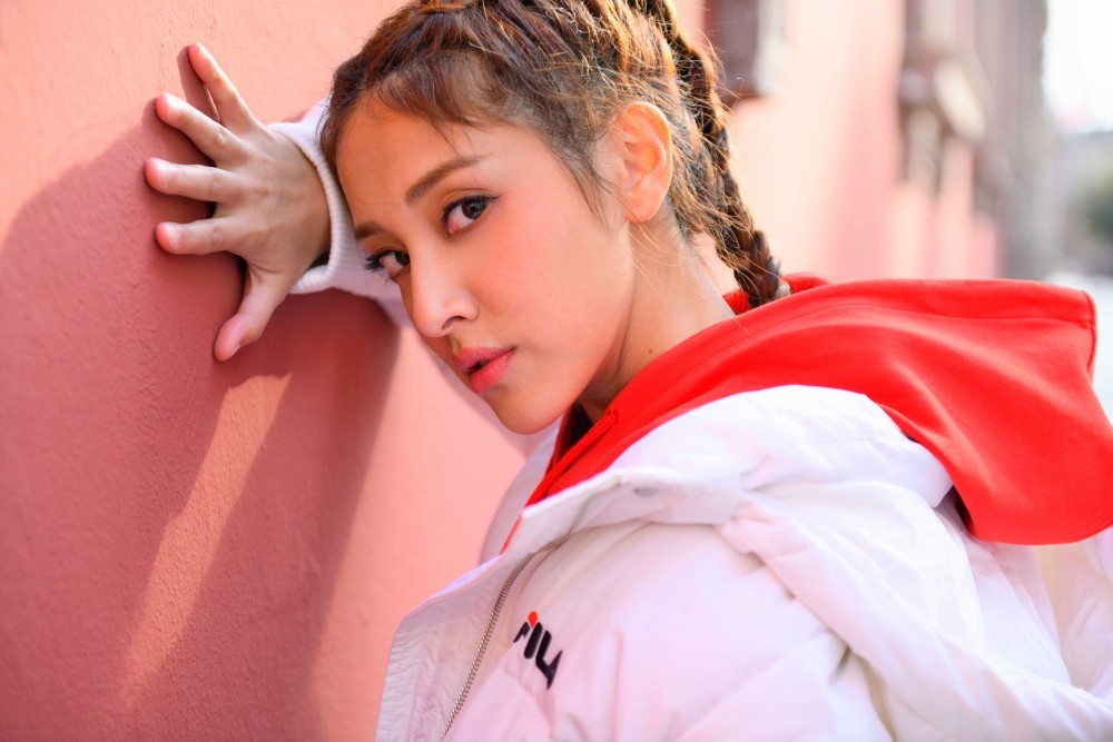 FILA玩味的街頭時尚之旅！陳凱琳完美演繹多個不同的潮流造型！