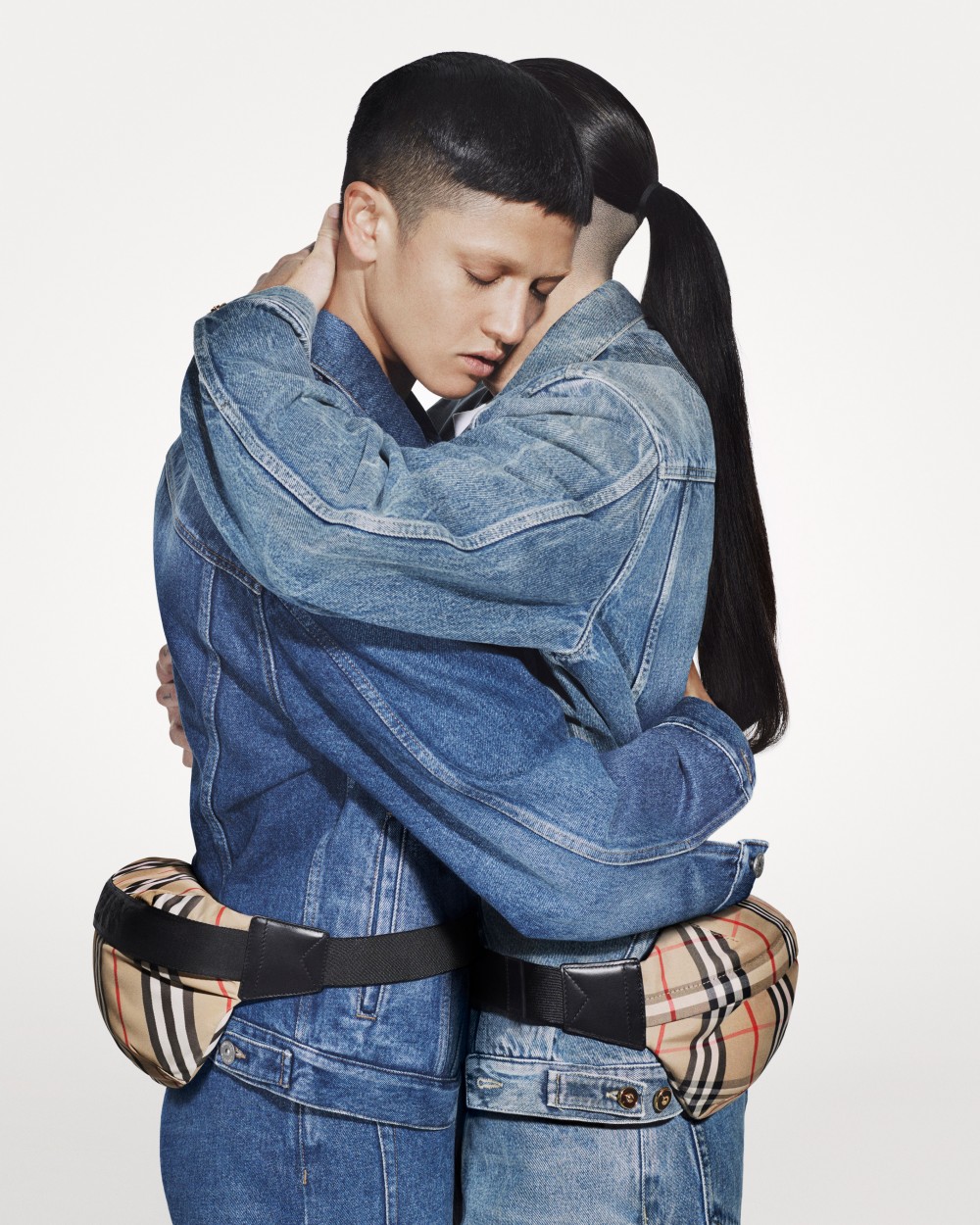 Riccardo Tisci首個聖誕形象廣告!「What Is Love」歌頌友愛的美好!