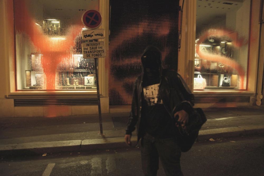 塗鴉破壞反而成為藝術作品？備受爭議的KIDULT再度出手打造時尚街頭藝術？