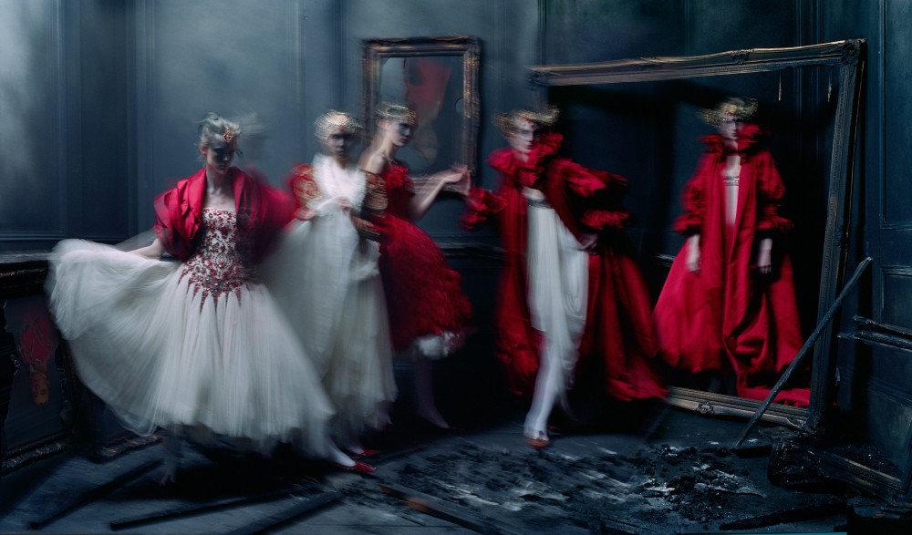 模糊現實和想像的攝影世界！從來不愛時尚的Tim Walker如何成為炙手可熱的時尚攝影師？