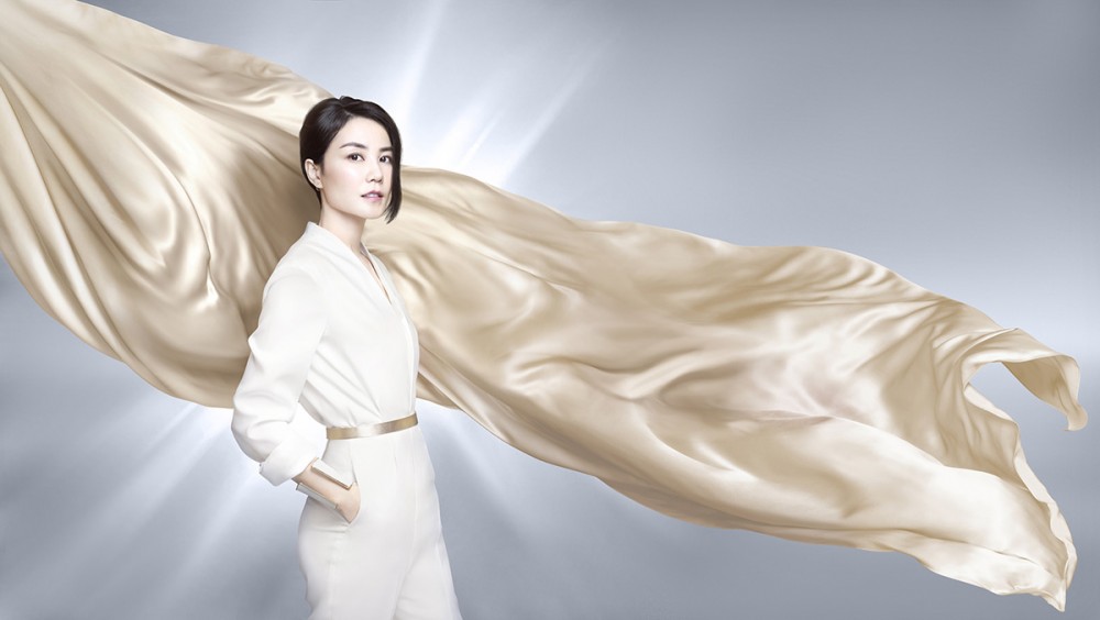 過年就是要迎金！凍齡王菲出任HR代言人 先推限量金裝抗老精華