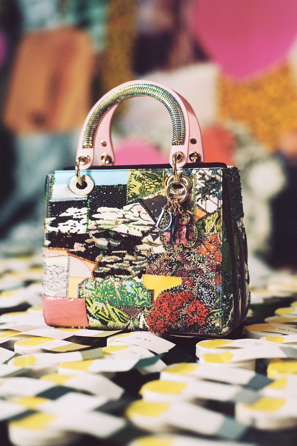 Lady Dior系列的藝術色彩！「Dior Lady Art」藝術計劃展現永恆的時尚魅力！