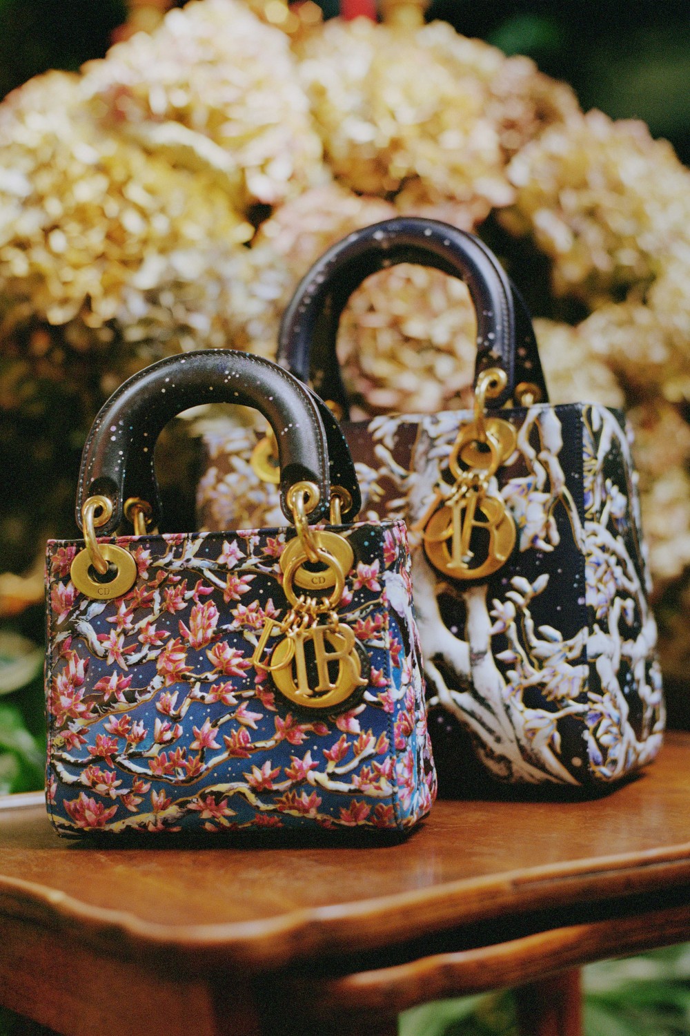 Lady Dior系列的藝術色彩！「Dior Lady Art」藝術計劃展現永恆的時尚魅力！