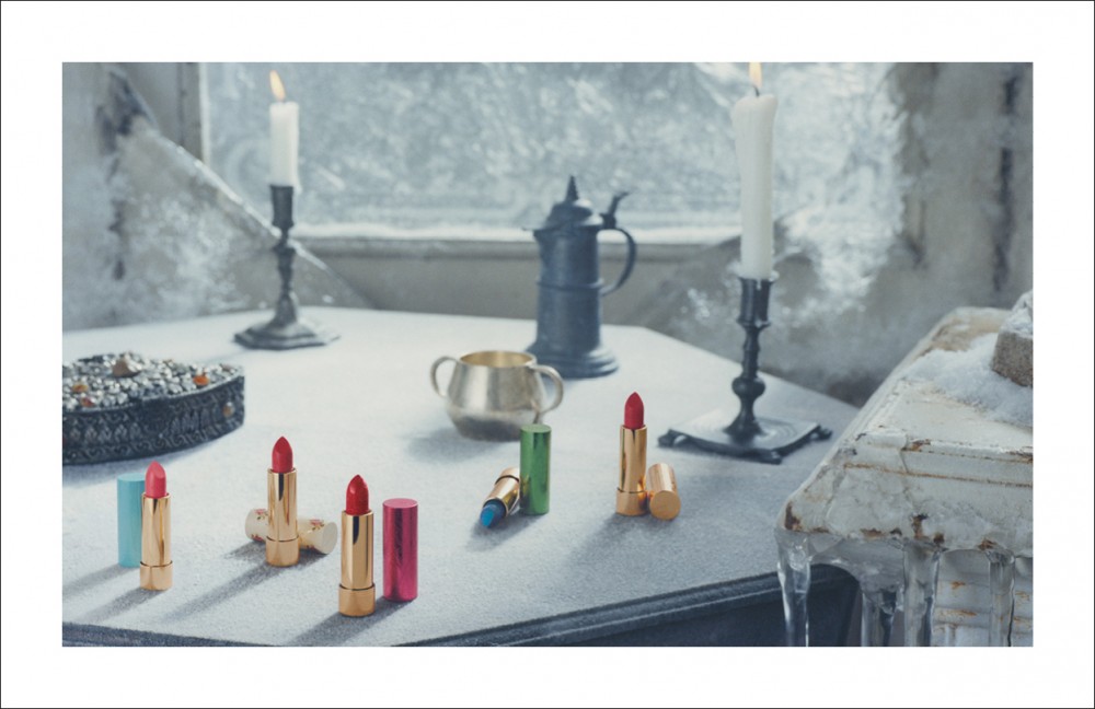 Prada正式進軍彩妝市場？「Lipstick Effect」如何對抗蕭條的經濟？