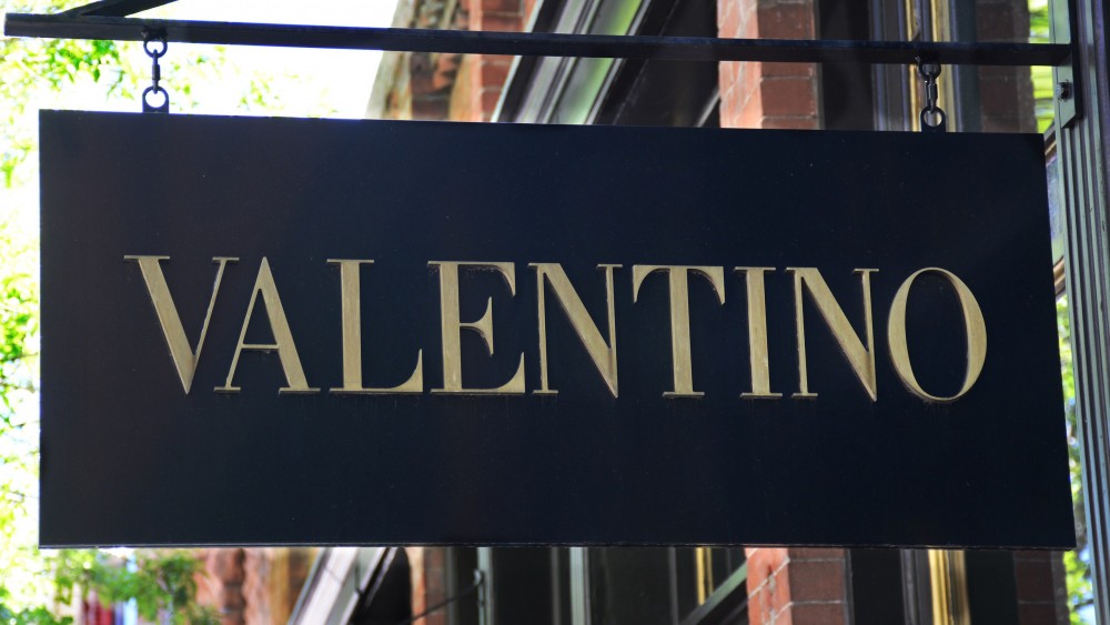 Prada正式進軍彩妝市場？「Lipstick Effect」如何對抗蕭條的經濟？