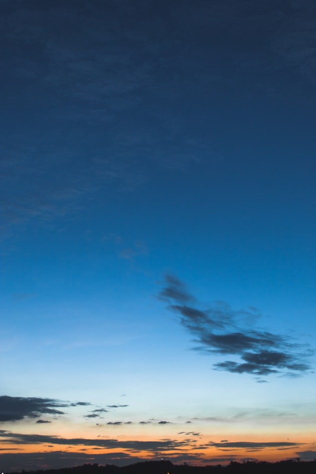 photo-1560682096-ec489c3a0b3f