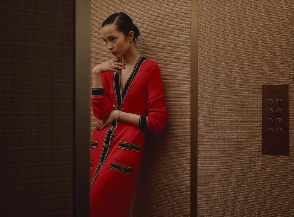 永垂不朽的CHANEL山茶花！Bouton de Camélia系列如何展現高級珠寶的摩登魅力？