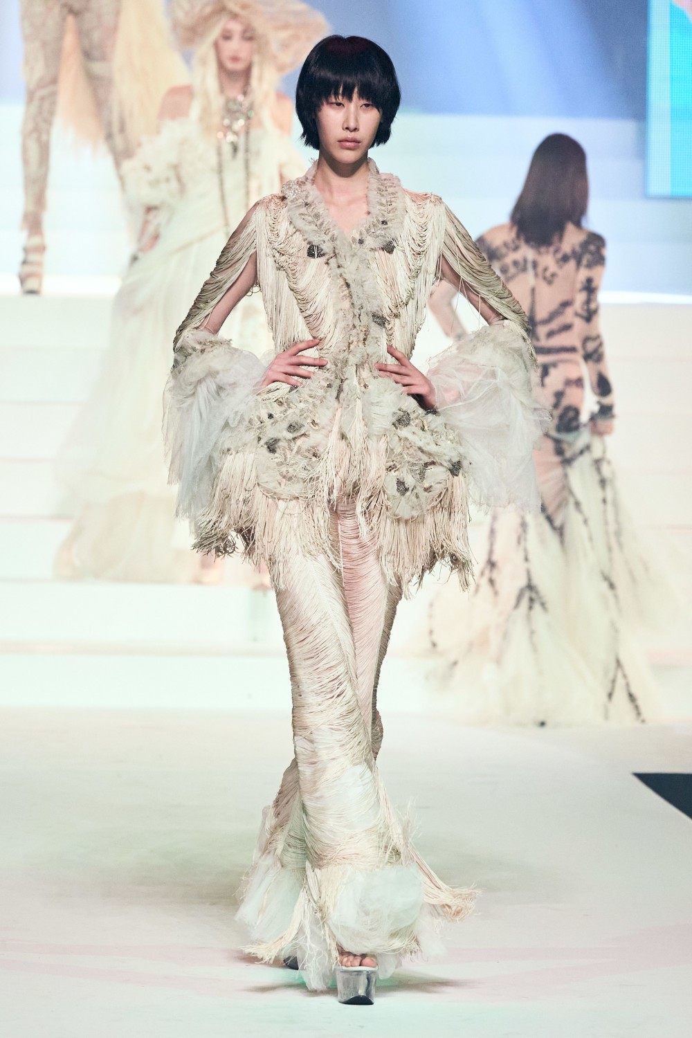 高級訂製系列的不死傳奇!Jean Paul Gaultier運用「葬禮」幽默揮別自己的五十年傳奇事業!