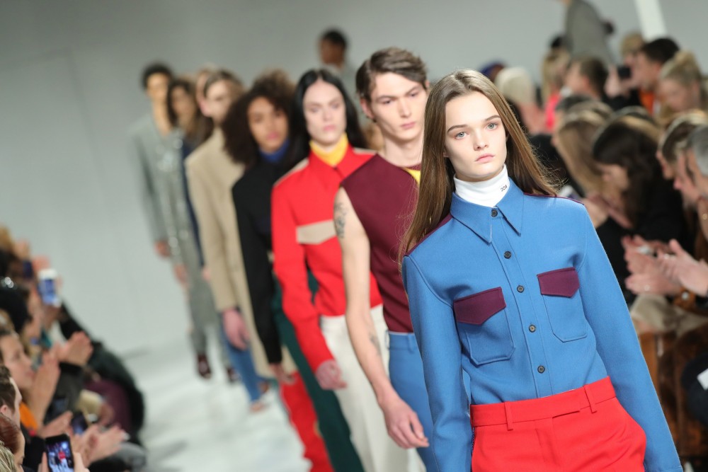 Raf Simons再次回歸時尚品牌的懷抱?Miu Miu能否成為他的最終歸宿?