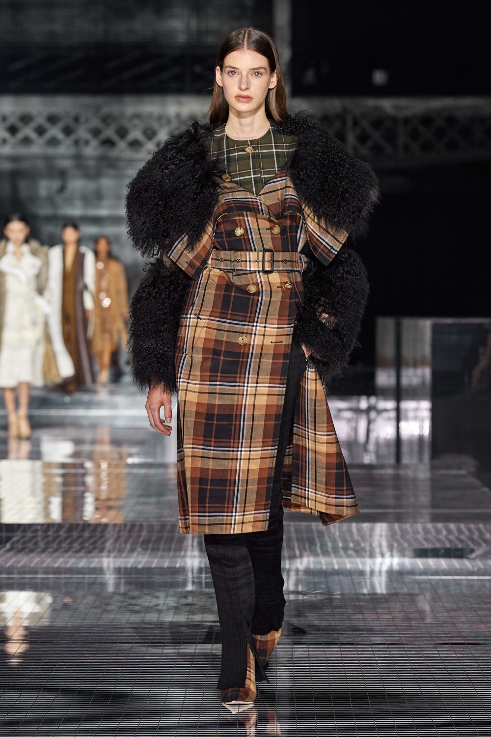 【倫敦時裝週】Burberry的復古懷舊!Riccardo Tisci回憶最初的職業生涯!