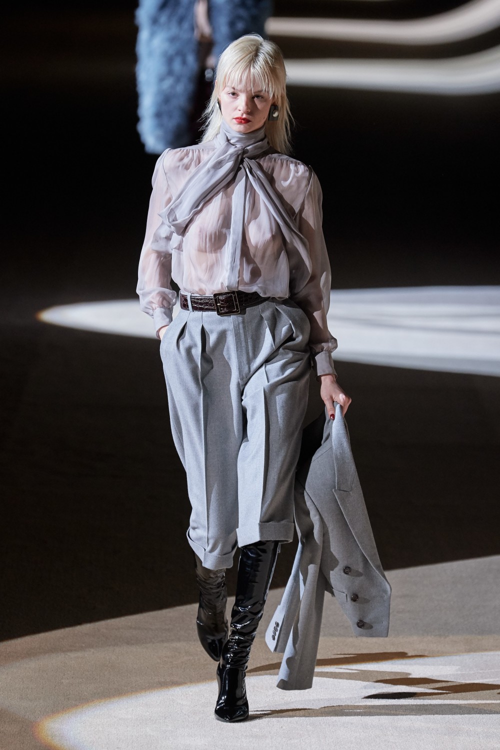 【巴黎時裝週】Saint Laurent的戀物情結！Anthony Vaccarello展現女性危險誘人的時尚魅力！