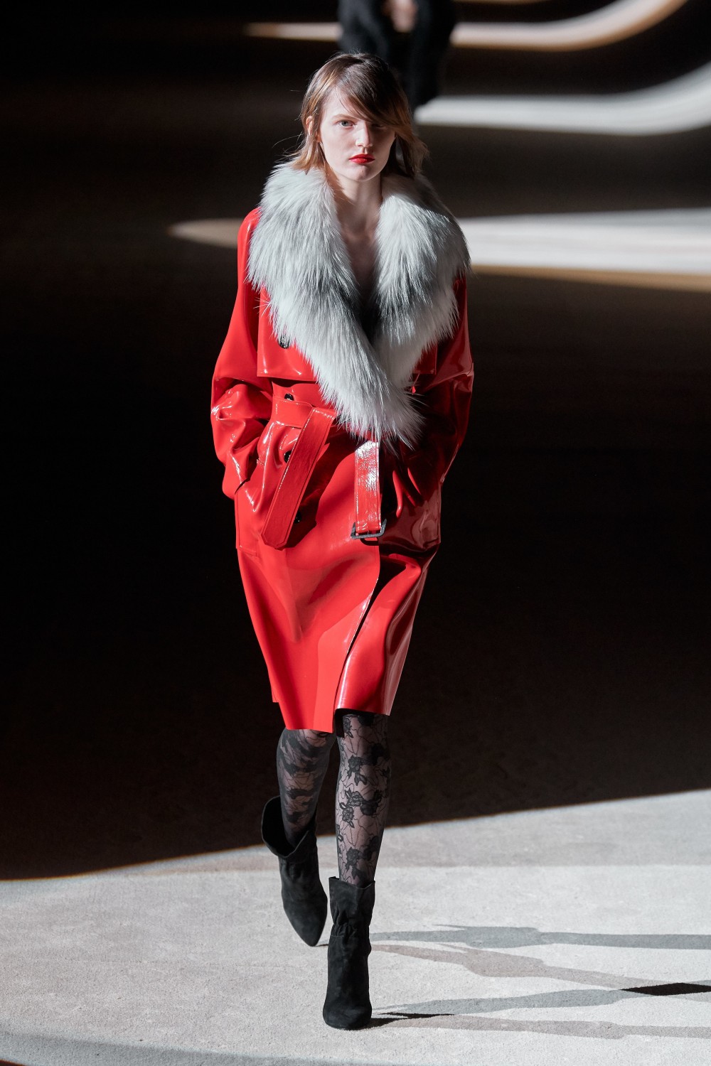 【巴黎時裝週】Saint Laurent的戀物情結！Anthony Vaccarello展現女性危險誘人的時尚魅力！