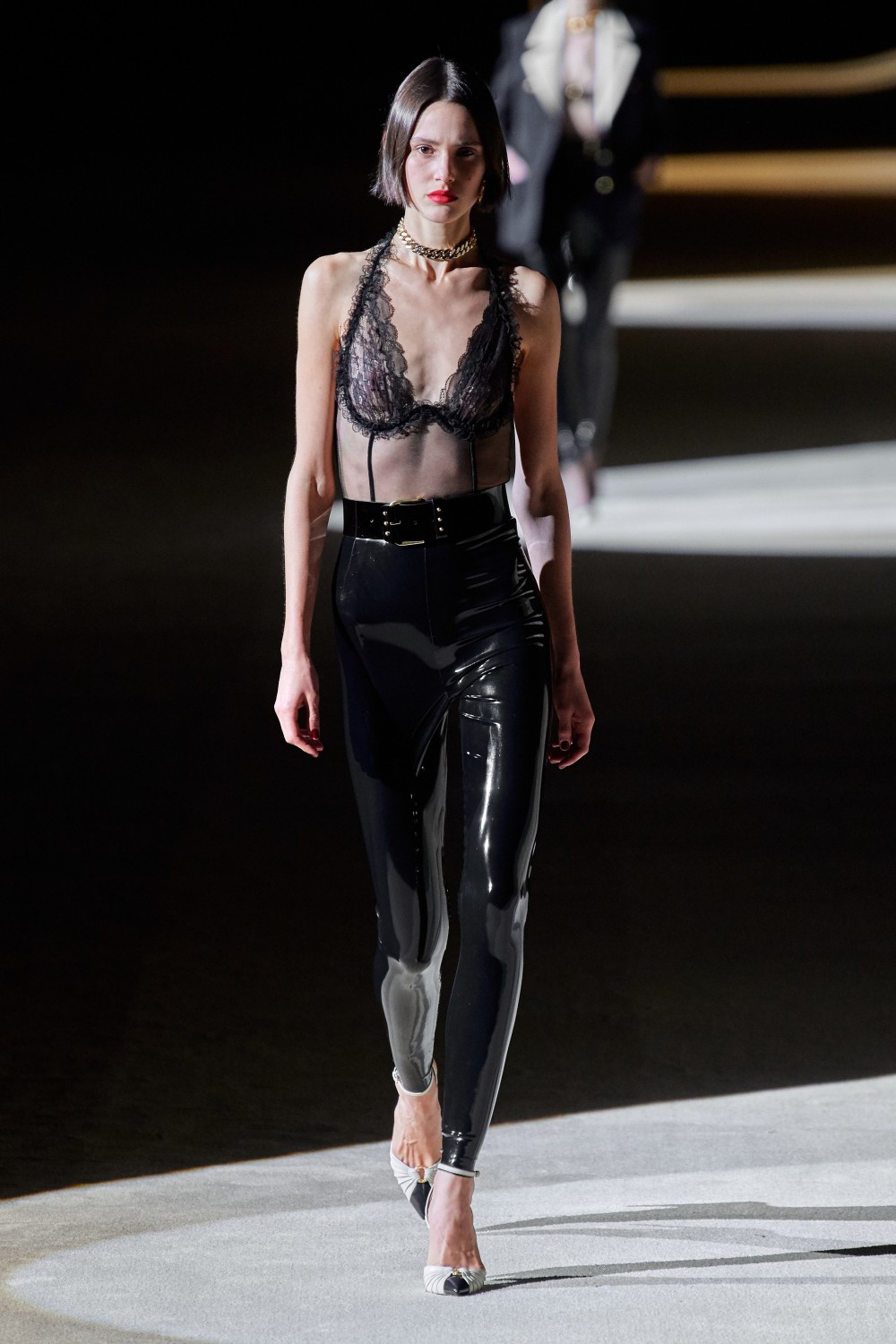 【巴黎時裝週】Saint Laurent的戀物情結！Anthony Vaccarello展現女性危險誘人的時尚魅力！