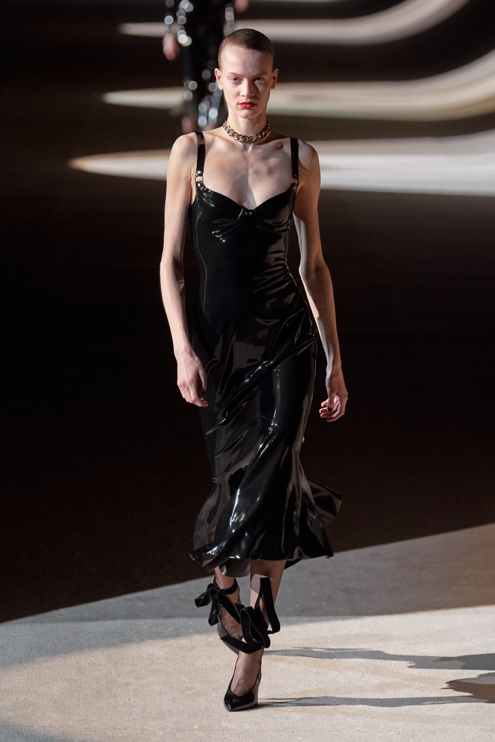 【巴黎時裝週】Saint Laurent的戀物情結！Anthony Vaccarello展現女性危險誘人的時尚魅力！