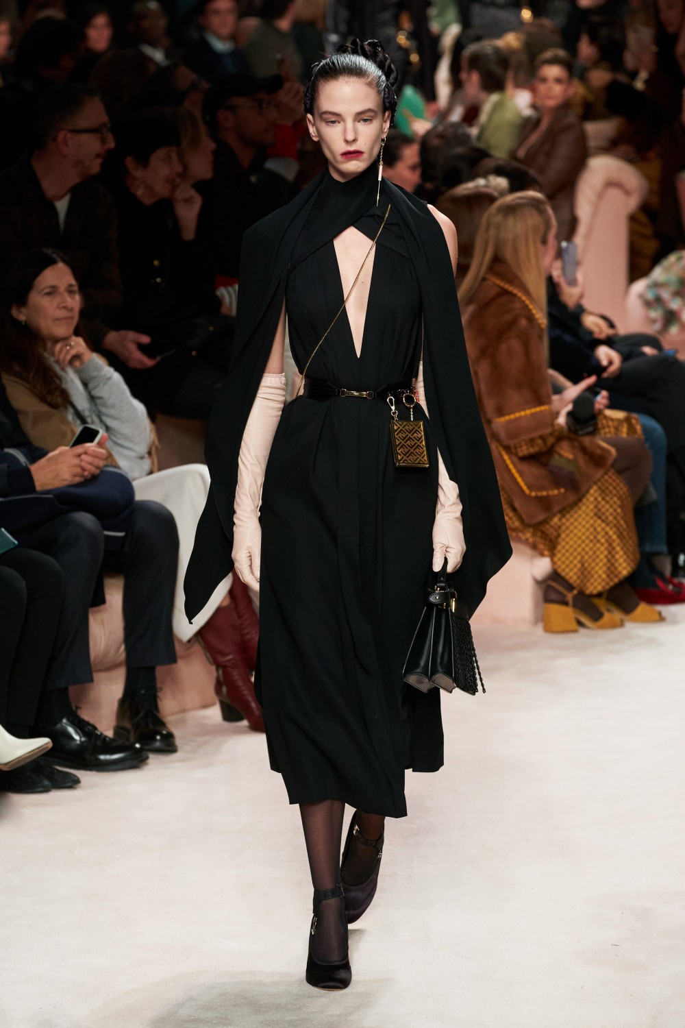 【米蘭時裝週】FENDI正式進入嶄新的時代!大碼模特兒如何展現性感的曲線?