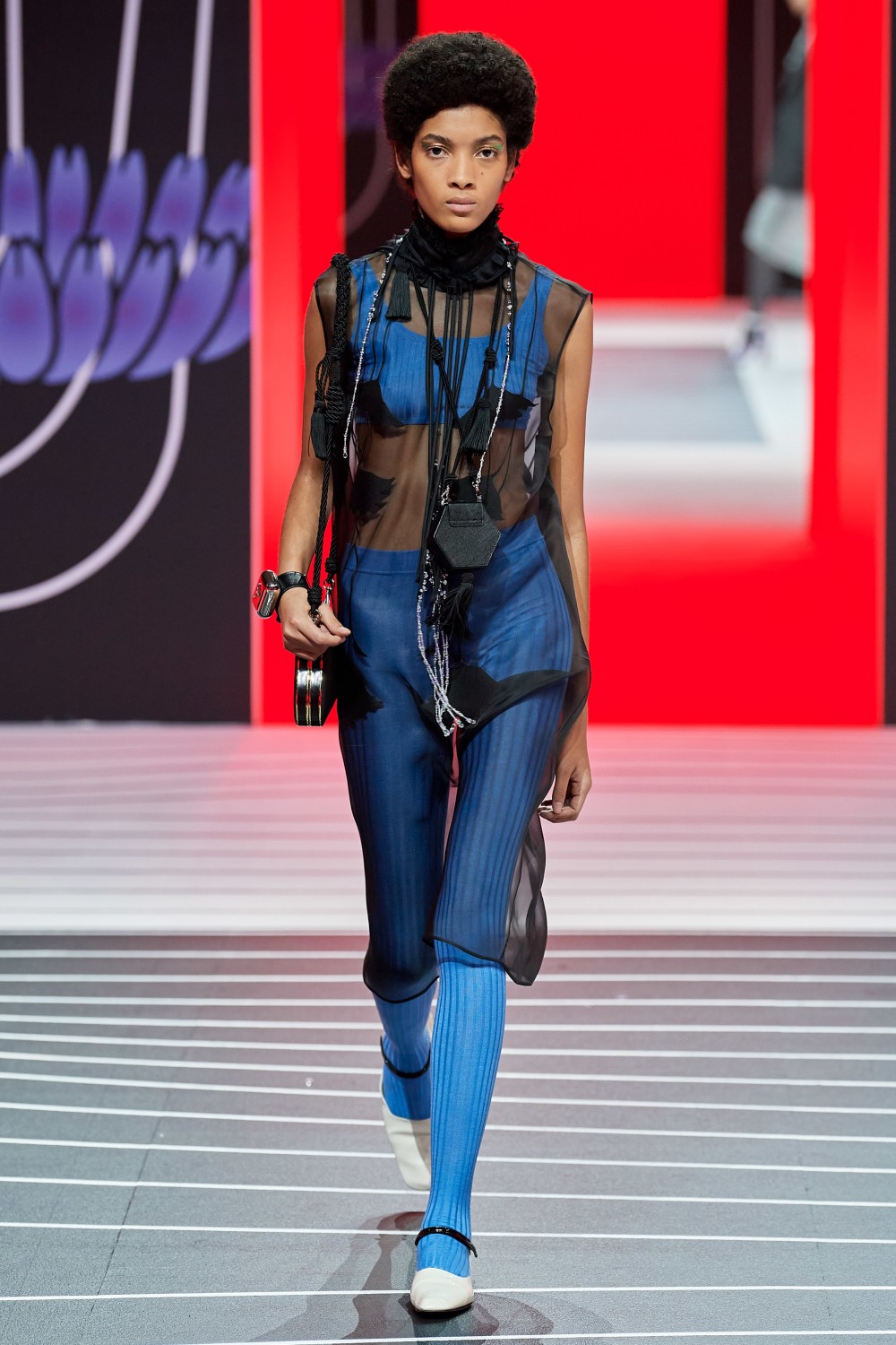 【米蘭時裝週】Prada的再生尼龍!迷你手袋如何成為整體造型不可或缺的飾品?