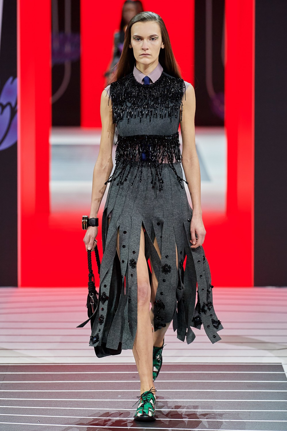 【米蘭時裝週】Prada的再生尼龍!迷你手袋如何成為整體造型不可或缺的飾品?