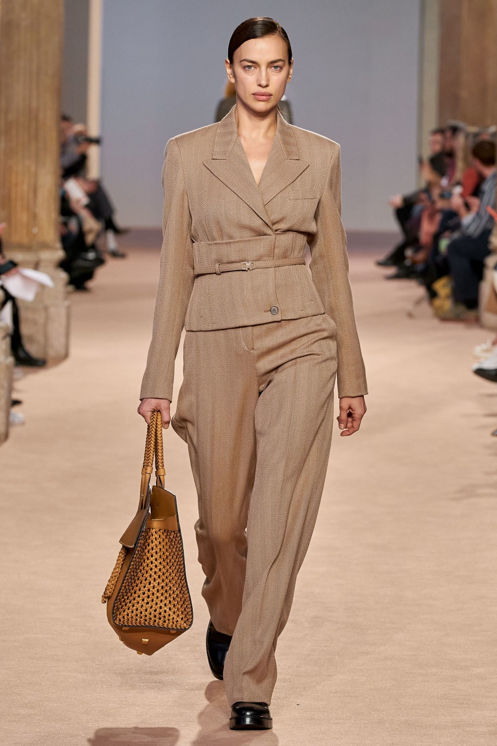 【米蘭時裝週】Salvatore Ferragamo的女性丰采!Paul Andrew探索當代傳奇女性!