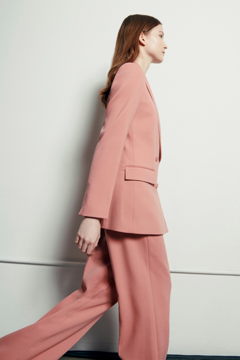 【紐約時裝週】Theory的現代都市女性！細膩質感展現幹練的時尚風格！