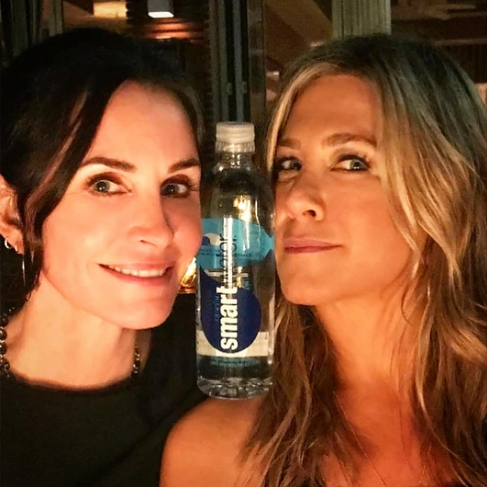 Jenniferanistononline's Instagram