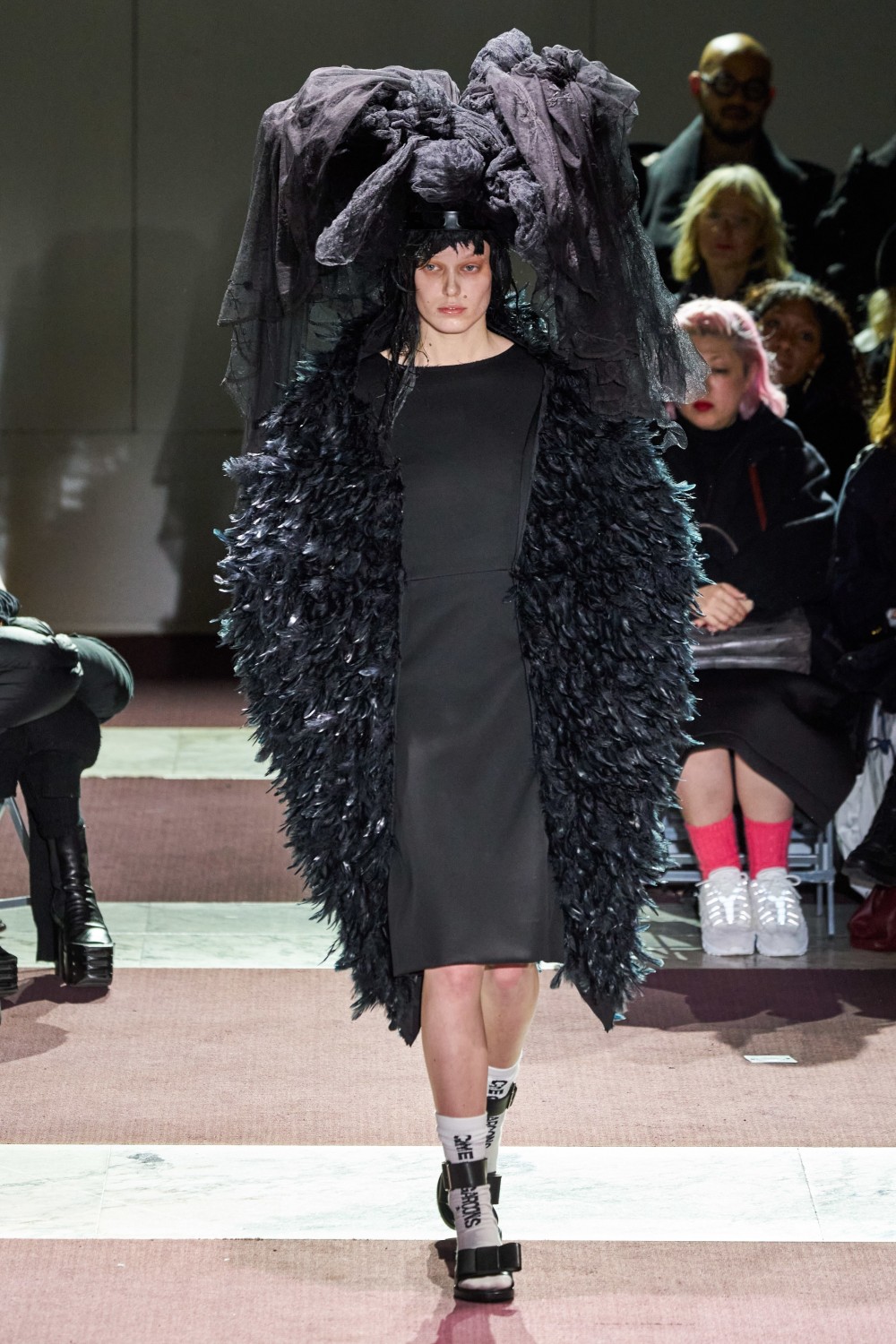 【巴黎時裝週】COMME des GARÇONS的時尚藝術！川久保玲再次揮灑天馬行空的創意！