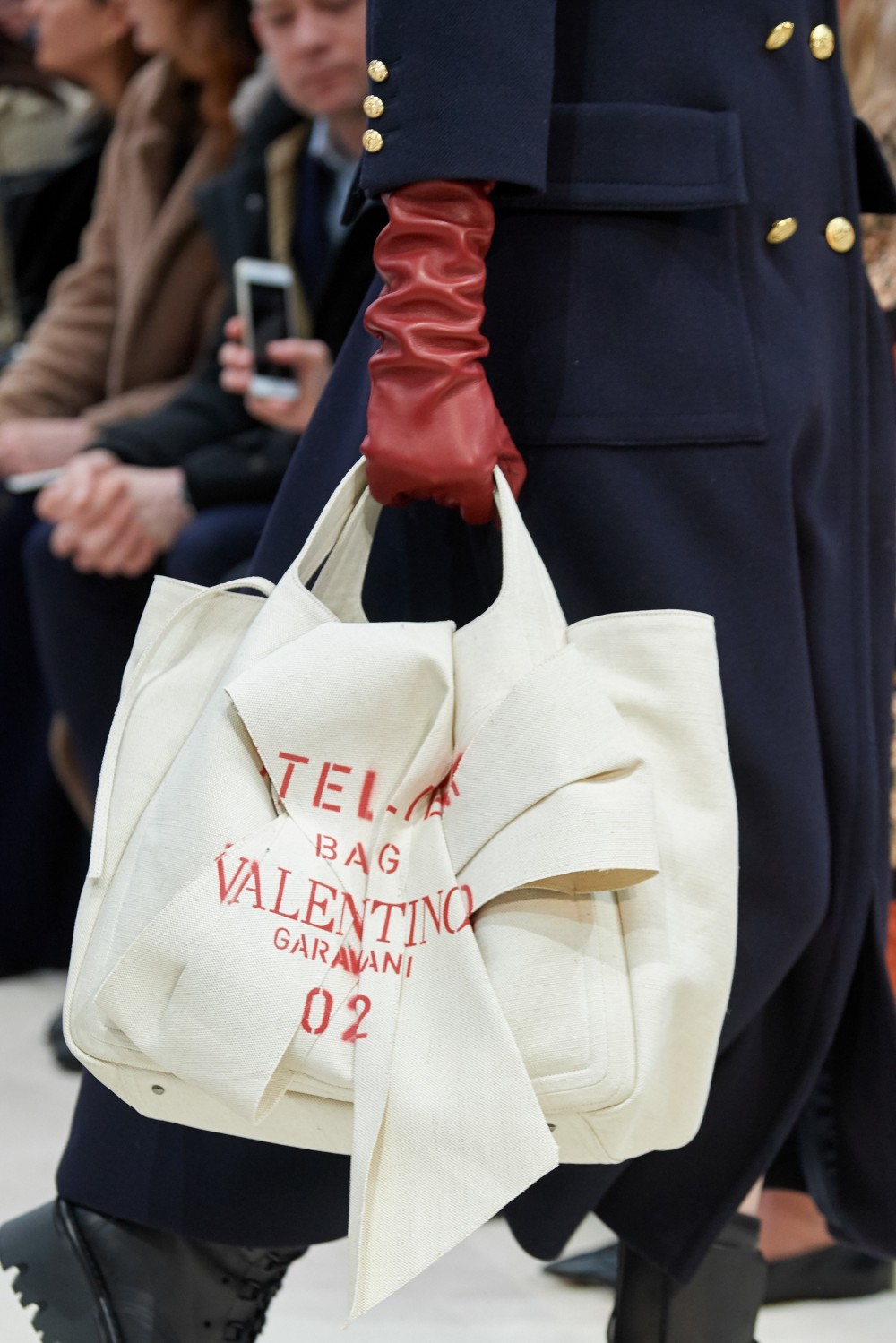 【巴黎時裝週】Valentino的細膩情感!Pierpaolo Piccioli再次突破種族和性別界限!