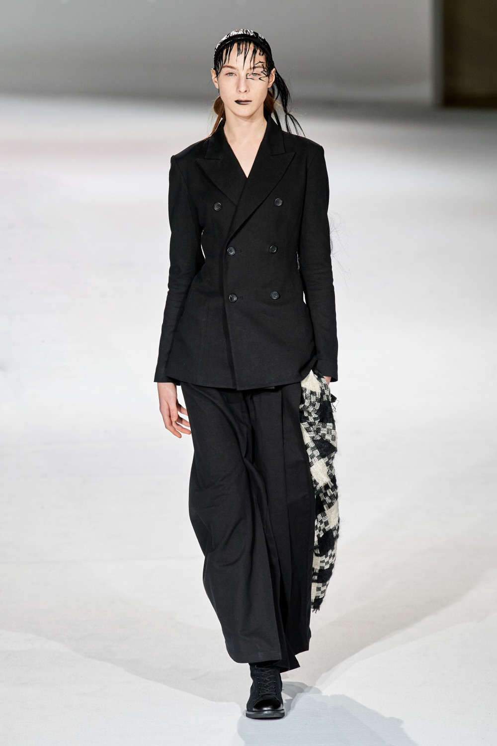 【巴黎時裝週】Yohji Yamamoto的浪漫搖滾風格！山本耀司再次突破傳統形象！