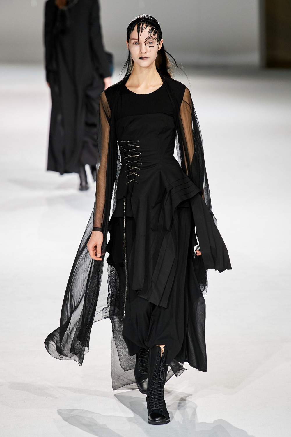 【巴黎時裝週】Yohji Yamamoto的浪漫搖滾風格！山本耀司再次突破傳統形象！