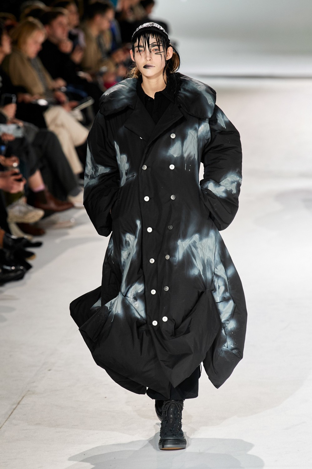 【巴黎時裝週】Yohji Yamamoto的浪漫搖滾風格！山本耀司再次突破傳統形象！