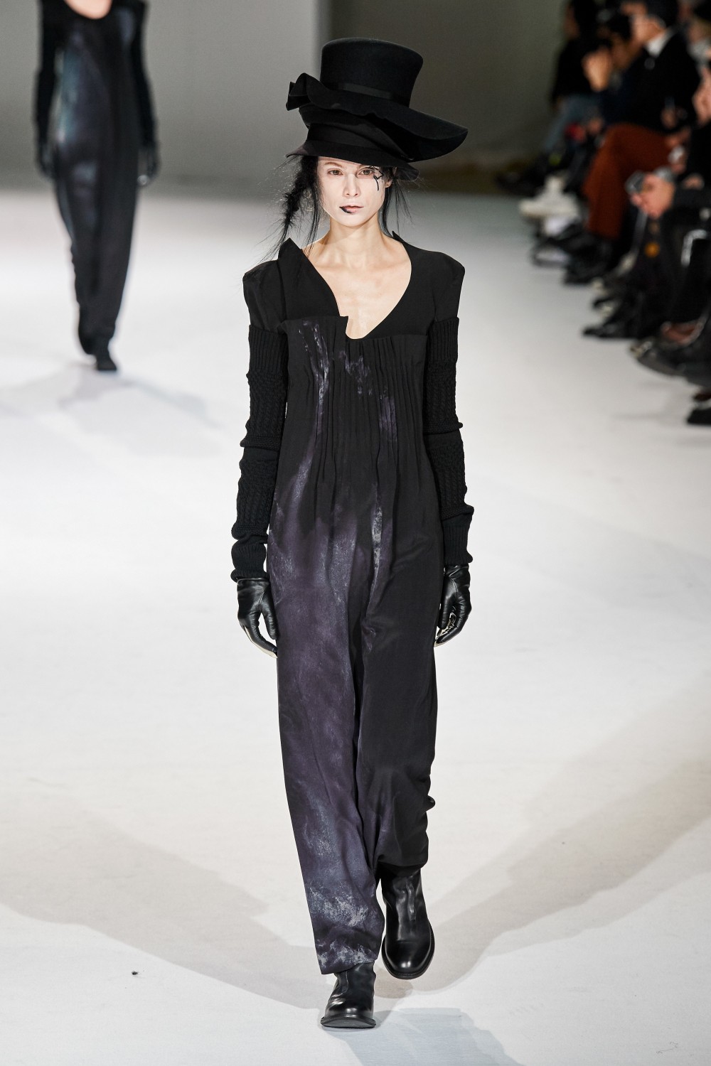 【巴黎時裝週】Yohji Yamamoto的浪漫搖滾風格！山本耀司再次突破傳統形象！