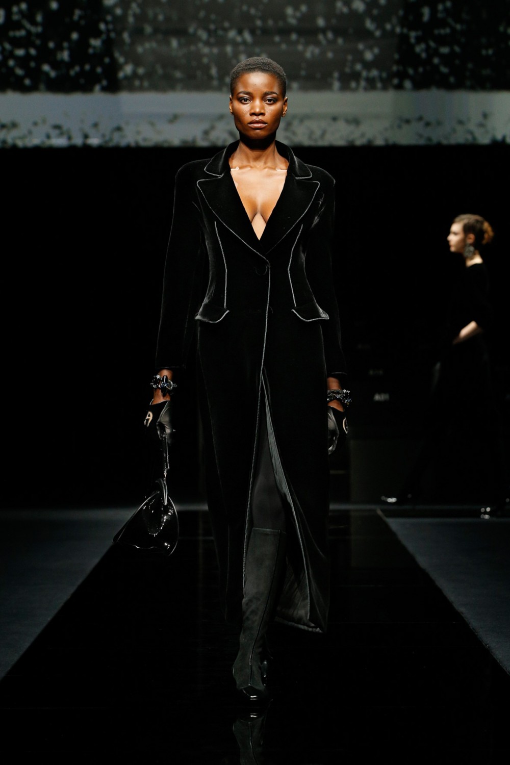 【米蘭時裝週】Giorgio Armani的女性宣言！敲響天鵝絨的時尚音符！