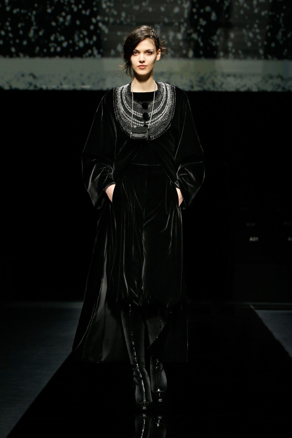 【米蘭時裝週】Giorgio Armani的女性宣言！敲響天鵝絨的時尚音符！