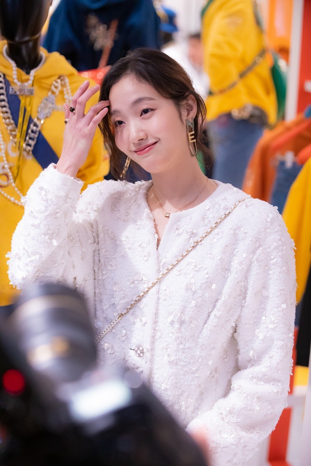 真正的「人間香奈兒」?金高銀如何完美演繹CHANEL的服裝?