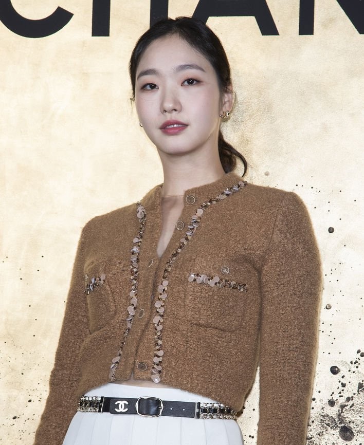 真正的「人間香奈兒」?金高銀如何完美演繹CHANEL的服裝?