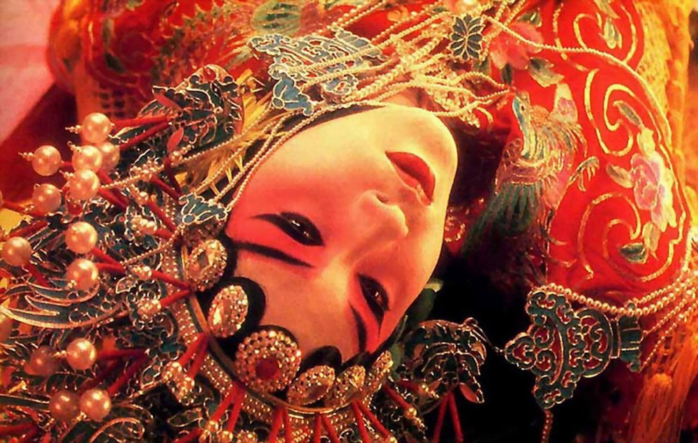 那段「不瘋魔不成活」的美好時光!為何至今仍然沒有任何電影能夠超越《霸王別姬》?