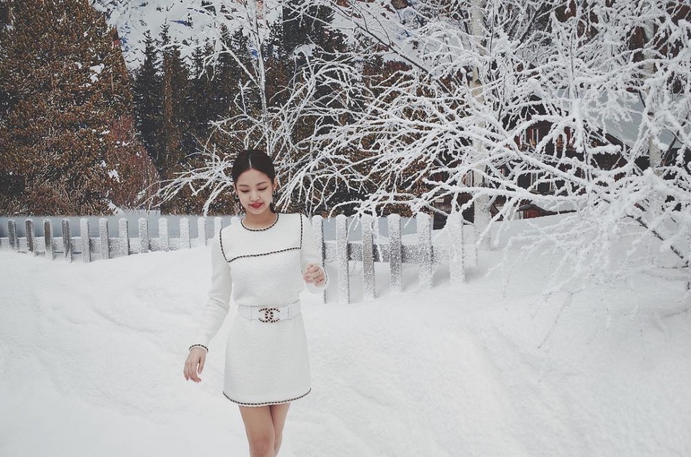 Jennie的時尚之路！她是如何淬煉成為「人間香奈兒」？