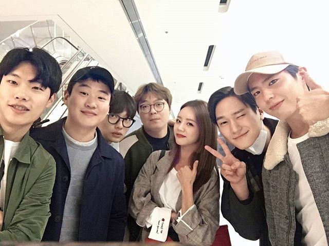 《請回答1988》五人組睽違多年後合體 樸寶劍惠利「澤善CP」引回憶 獨缺他令人可惜!-04