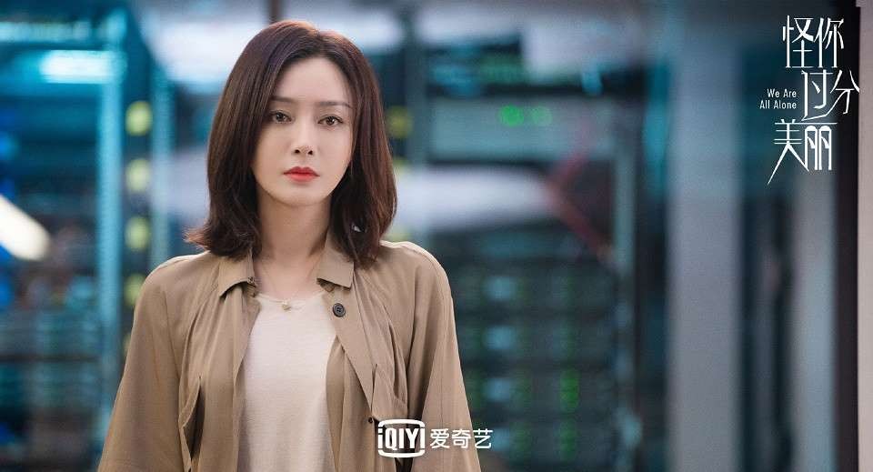 【40+1秦嵐】穿上Valentino藍白洋裝 到底仙氣是怎樣練成的?