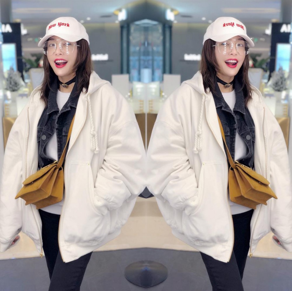 【40+1秦嵐】穿上Valentino藍白洋裝 到底仙氣是怎樣練成的?