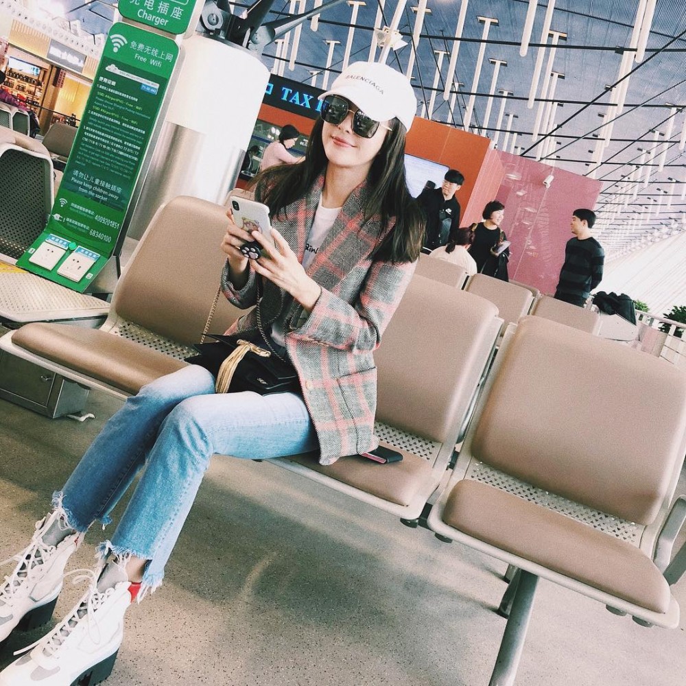 【40+1秦嵐】穿上Valentino藍白洋裝 到底仙氣是怎樣練成的?